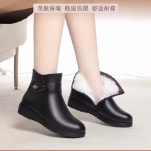 2025冬加绒平底妈妈棉鞋女中老年平跟水钻皮鞋加厚保暖中年短靴