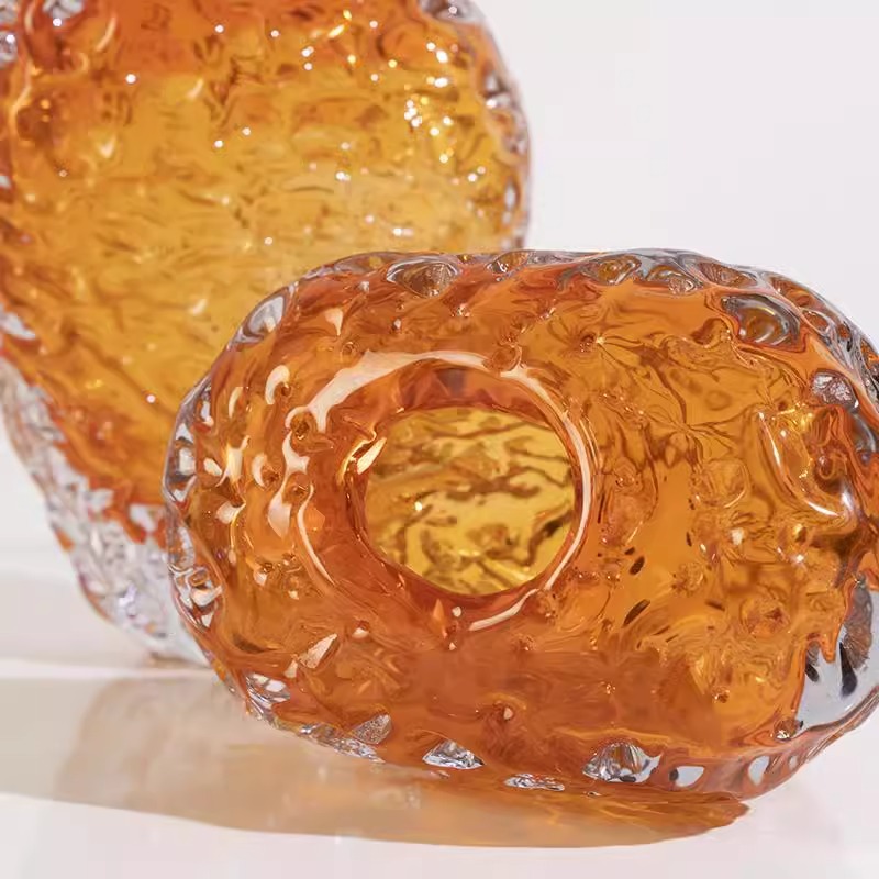 現代の軽い豪華な瑠璃の花瓶の新しいアイデアの食卓の花瓶の置物の客間の生け花の高級感の装飾の置物