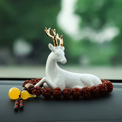 Car ornaments: Console High-End Car Car - send-anti-skid-mat-lying-deer-king-kong-bodhi-gear-beads