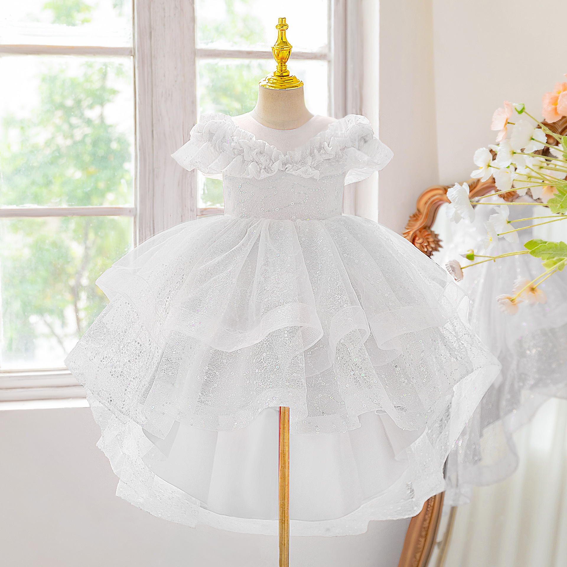 Nuevos vestidos de princesa de niñas vestidos de boda floral vestidos de cuentas vestidos de cola plectados vestidos de fiesta de cumpleaños para niños