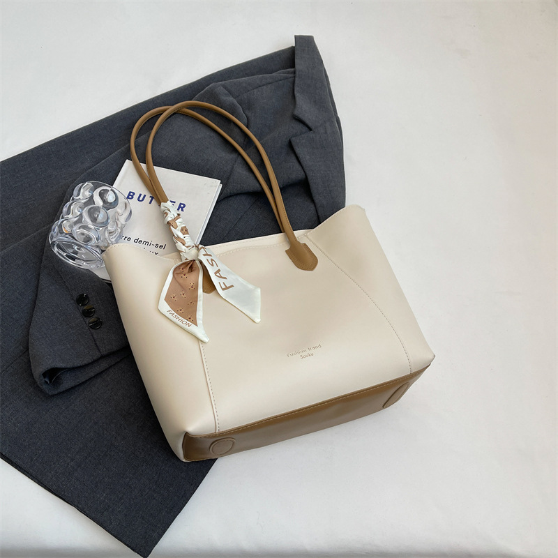 Bolsa de viaje transfronteriza de gran capacidad para mujeres 2025 nueva moda universal simple bolso de hombro axilar