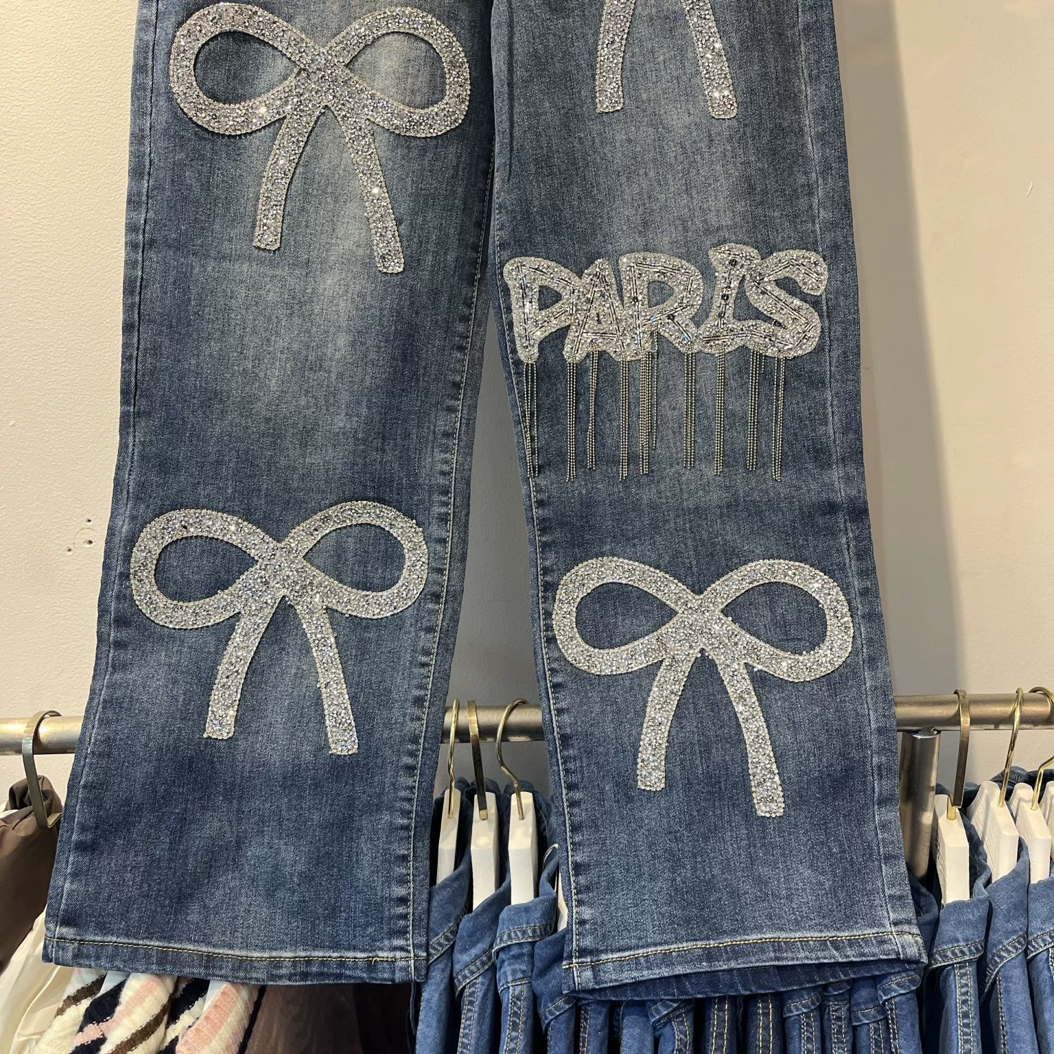 (Границы торговли), Джинсы Tide с бантами, брюки, loose fit