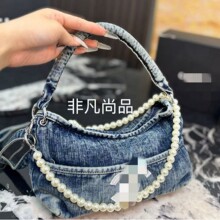 �μ�б���Ů������r��ͨ���¿�С����OӋ��Ҹ����朗lţ�а�