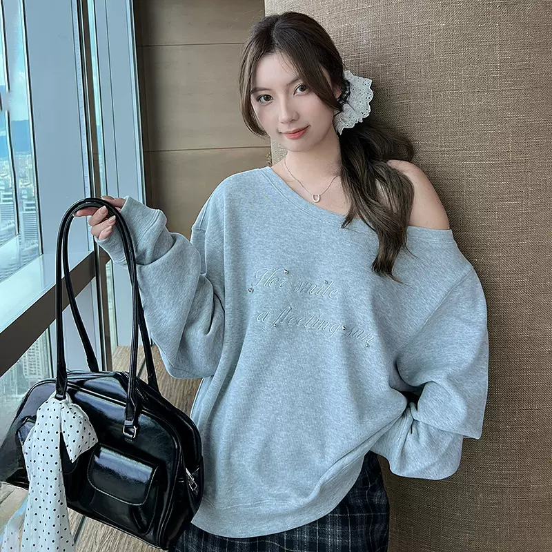 美式重磅斜肩卫衣女秋季字母印花辣妹露肩长袖慵懒风显瘦上衣潮