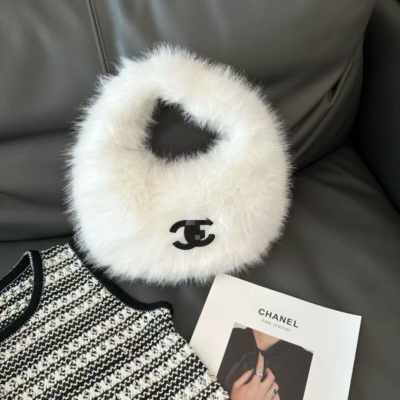 Cross-Border Autumn and Winter 2025 New Stylish Versatile Simple Fashion Faux Fox Fur Small Chanel-Style Handbag Plush Tote Bag Cross-Border Autumn and Winter 2025 New Stylish Versatile Simple Fashion Faux Fox Fur Small Chanel-Style Handbag Plush Tote Bag