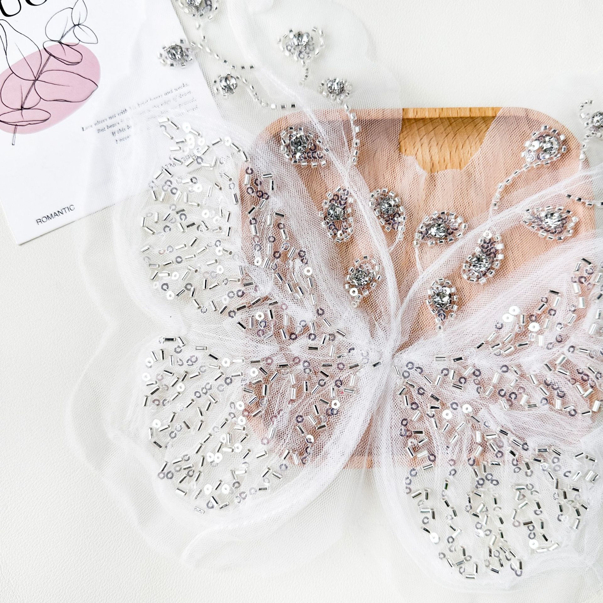 Pegatinas bordadas de malla de mariposa tridimensional con lentejuelas vestido decorativo de diamantes de imitación vestido de novia pijamas accesorios de vestido pegatinas de tela en stock image 5