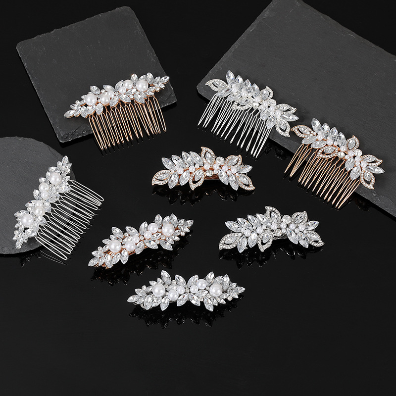 Peigne orné de cristaux, perles dorées et strass, bijou de coiffure de mariée, style transfrontalier européen et américain. Ornement en cristal, perle dorée, peigne à strass. Cheveux de mariée_voghion.com