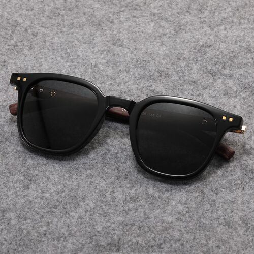 Hollywood star sunglasses with wood grain temples for men and women, vintage black sunglasses with a high-end, trendy, sun-shielding, and UV protection design.