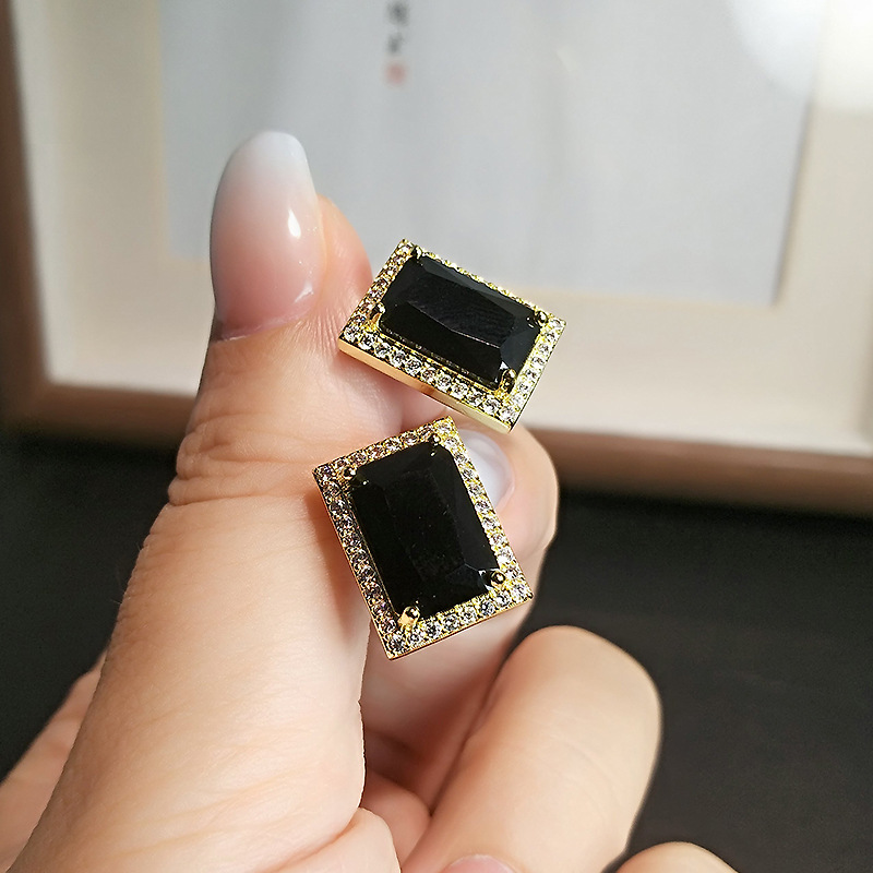 Cross-border retro negro joya cuadrado collar traje europeo y americano Luz de lujo de metal diamante incrustado negro piedra pendientes de una sola pieza de entrega