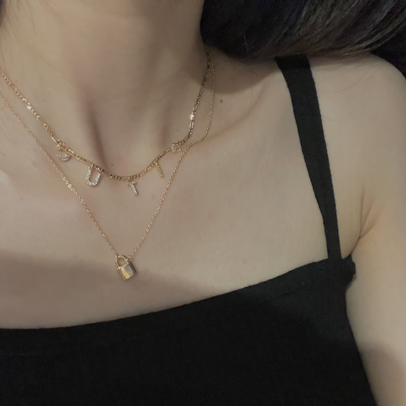 Luxuriöse Perlenkette mit Magnetverschluss für Damen. Hypoallergen, zartes Choker-Design für höchsten Tragekomfort und ein sicheres Gefühl. Europas Top-Trend-Perlenkette 2026._voghion.com