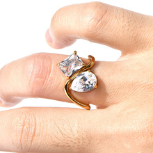 小众设计金色钛钢真空电镀18K镶钻水滴方形钻戒女款戒指加工批发