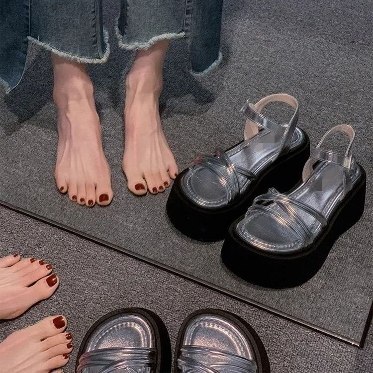Roma con una base gruesa y alta sandalias impermeables para mujeres verano 2026 nuevo estilo retro coreano de zapatos de playa casuales