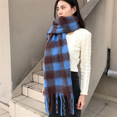 韓国版の新商品の虞書欣の同タイプの格子のマフラーの女性のZAはカシミヤの学生のショールをまねて秋冬に厚く保温して首を囲みます。