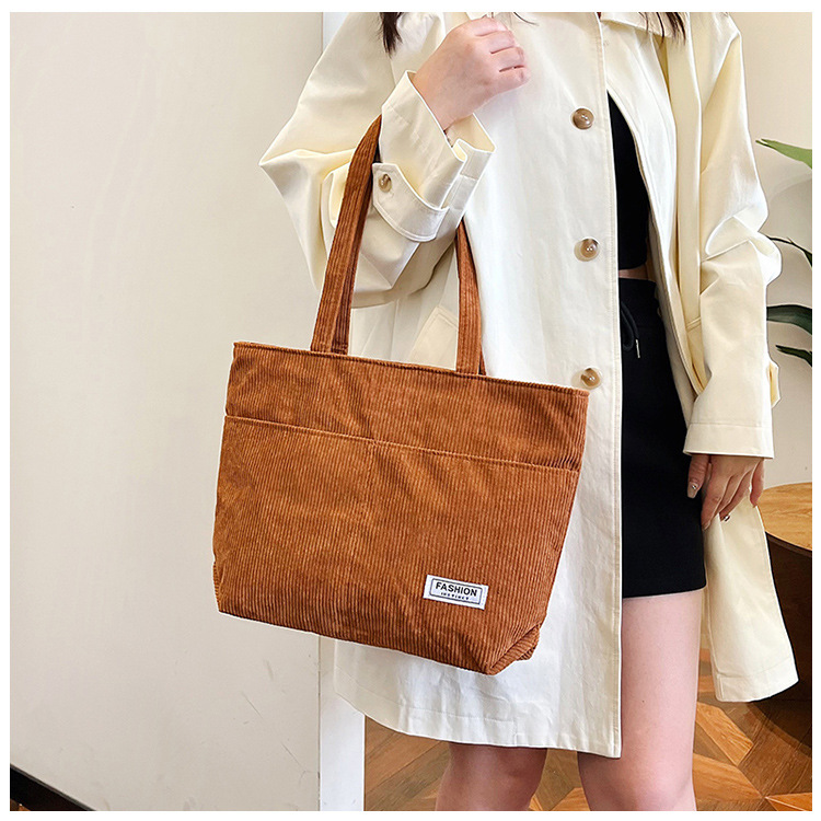 The fashionable and retro bucket bag for women, the new large-capacity versatile crossbody bag for women, and the trendy and elegant tote bag for women are selling well undefined