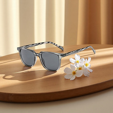 2025新款方框时尚防紫外线太阳镜男女通用双米钉简约出行旅游墨镜