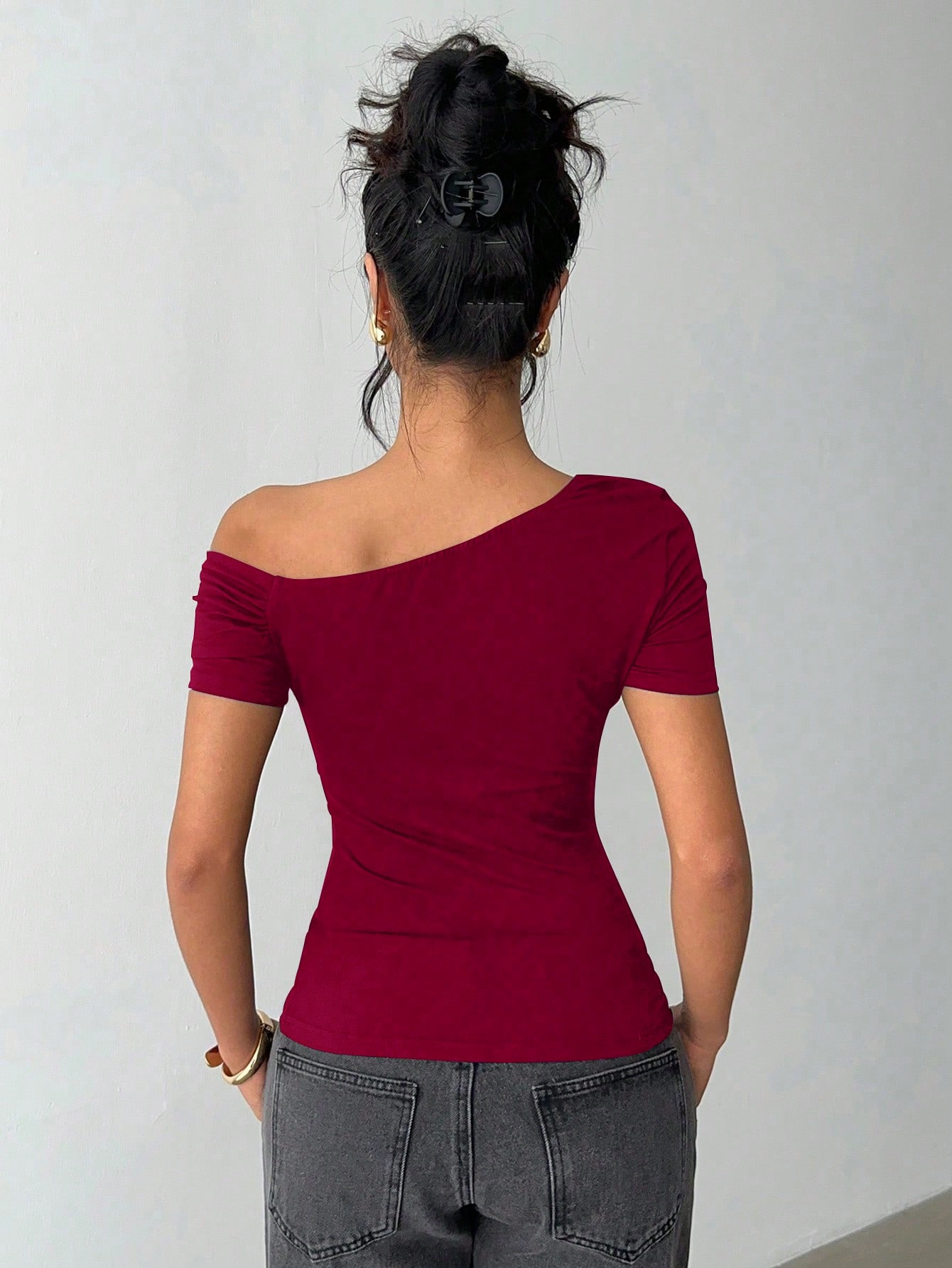 Women's Asymmetrical Off Shoulder Top, Short Sleeve Slim Fit Basic T-Shirt, Casual Going Out Party Blouse With Butterfly Decor, Black_ecoleips.com