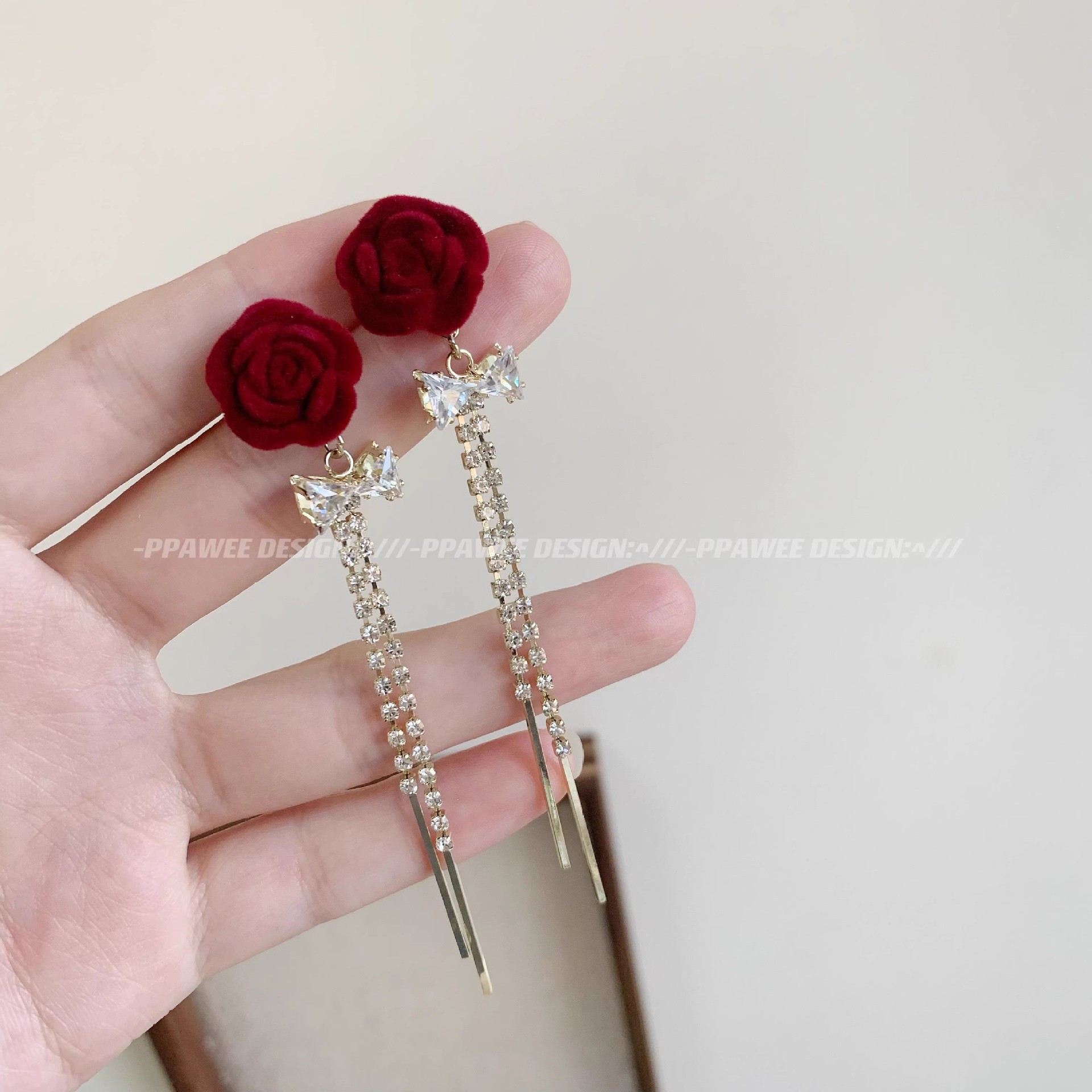 S925 aguja de plata elegante pendientes de nicho femenino diseño de gama alta pendientes populares pendientes de perlas pendientes únicos al por mayor