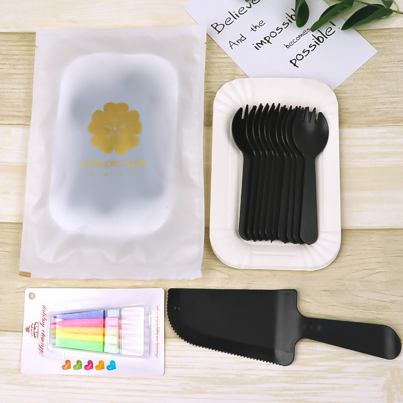 검은색 가방, 접시 10개, 포크, 나이프, 양초, 28세트