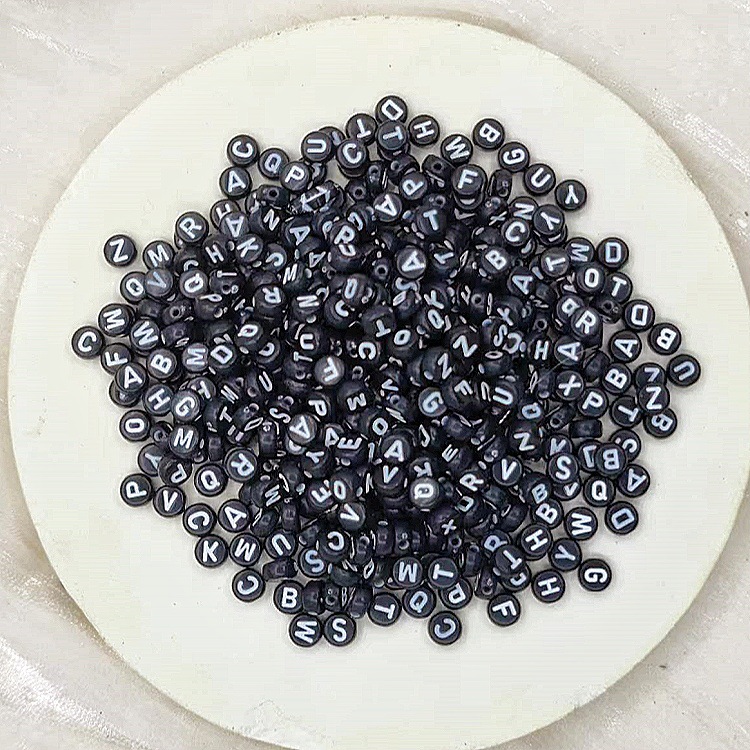 Acrílico letras de goteo de aceite cuentas planas accesorios de bricolaje fabricantes de cuentas hechas a mano al por mayor