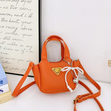 女童秋冬百搭2024新款时尚单肩斜挎包今年流行手提水桶-