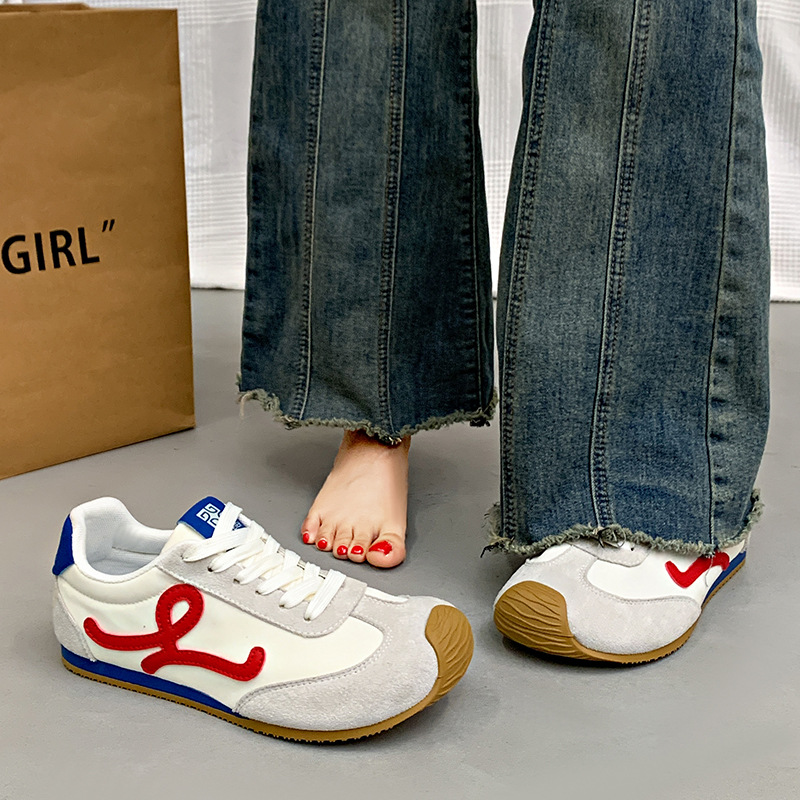 2025 Four Seasons TikTok 온라인 레드 가죽 운동화 여성 캐주얼 야외 상점 런닝 신발 올 매치 여성 신발