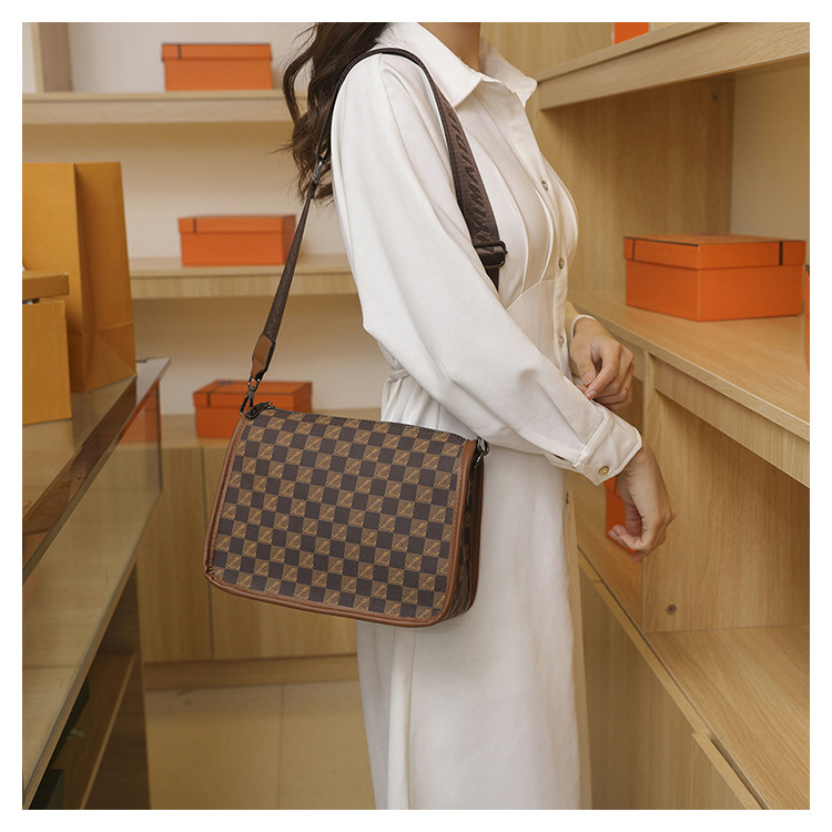 Netizen Women's 2024 New Popular Fashion Print Crossbody Small Square Versatile Broadband Shoulder Pea Bag_voghion.com