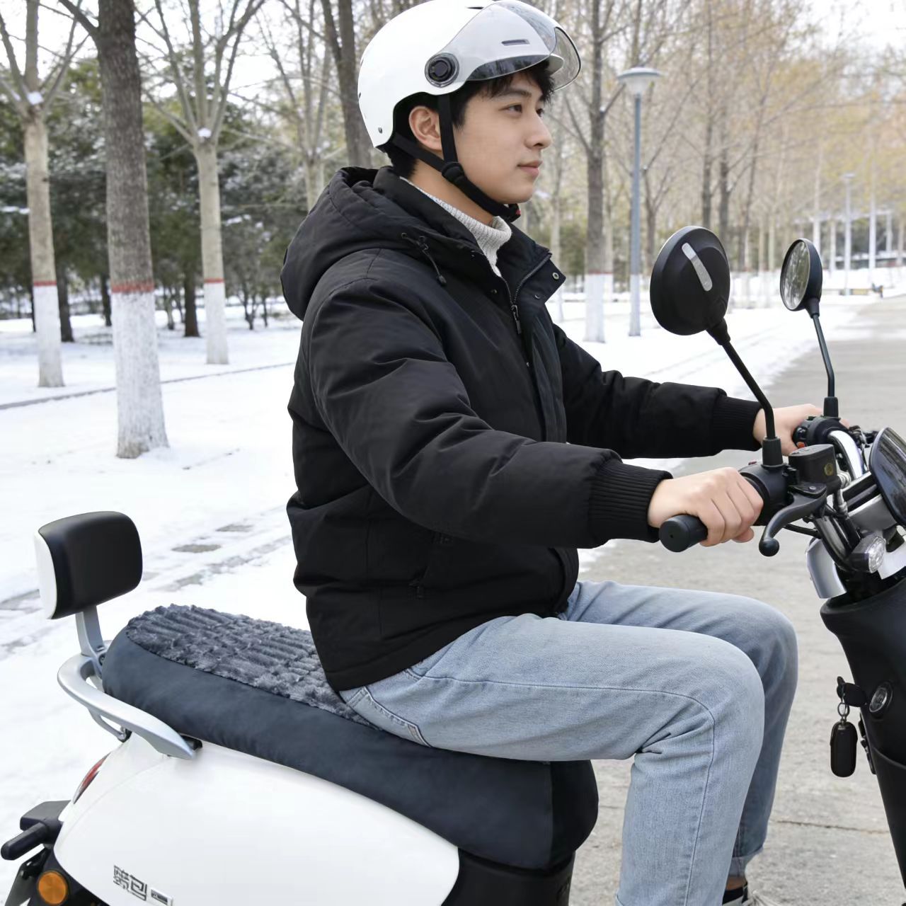Cojín de algodón para automóviles eléctricos, cojín de motocicleta caliente y cojín de lana, cojín de otoño y invierno para protegerse del frío Yadi Emma