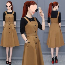 2025秋冬新款韩版连衣裙女套装时尚修身显瘦气质淑女背带裙两件套