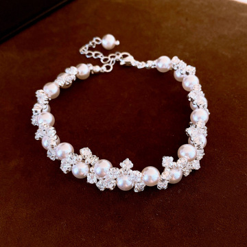 Collar con diseño de mariposa y flor, diseño de nicho moderno, cadena para clavícula, versátil, sensación de alta gama, fabricante de joyería para mejores amigas