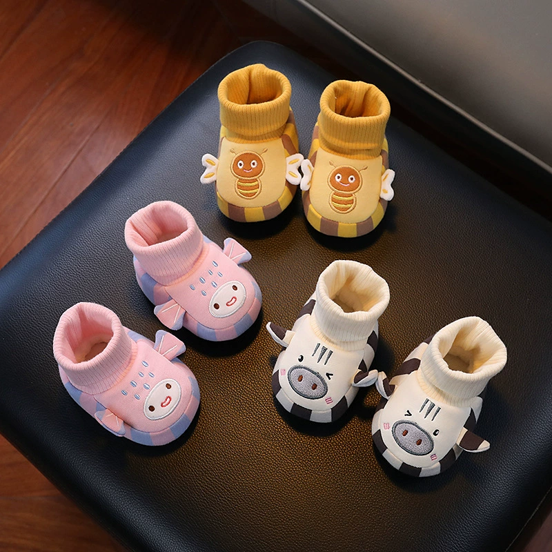Осенние и зимние новорожденные носки туфли для маленьких детей теплые чехлы для ног мультфильмы плюшевые толстые и мягкие подошвы против скольжения