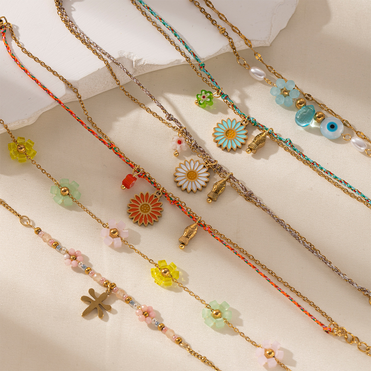 TENA Europa y América pulsera de acero inoxidable lujo ligero nicho flores mariposa colgante pulsera de acero de aluminio joyas de mano calientes transfronterizas