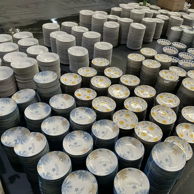 临沂工厂简约美观白色陶瓷餐盘家用圆口平盘现货支持定制外贸出口