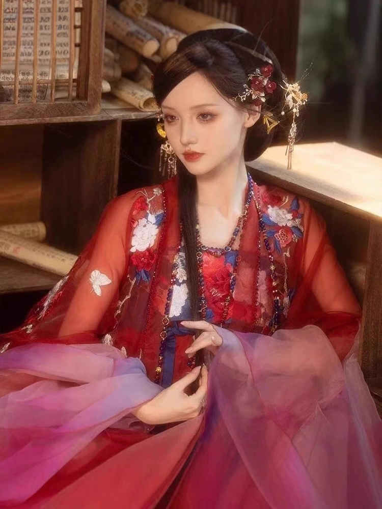 Набор танского ханфу (Tu Qiqi) «Pomegranate Flower God» — вышитая рубаха с широкими рукавами, юбка и шёлковый шаль
