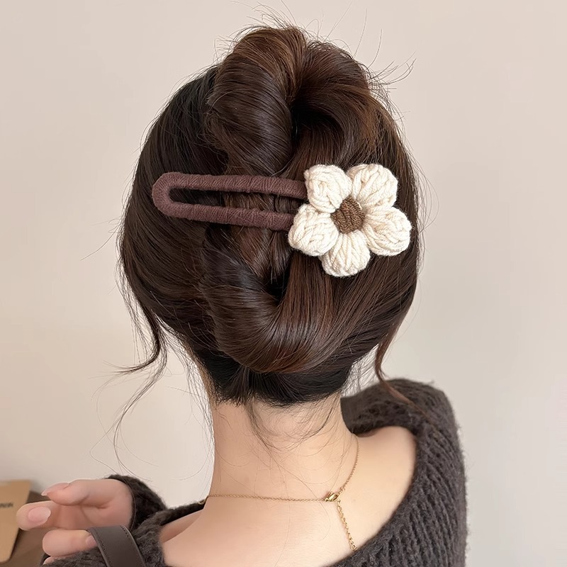 Flores de alta sensación boca de pato clip de cabello grande cabeza atrás clip de cabello para mujeres 2025 nuevo caño invierno peluche