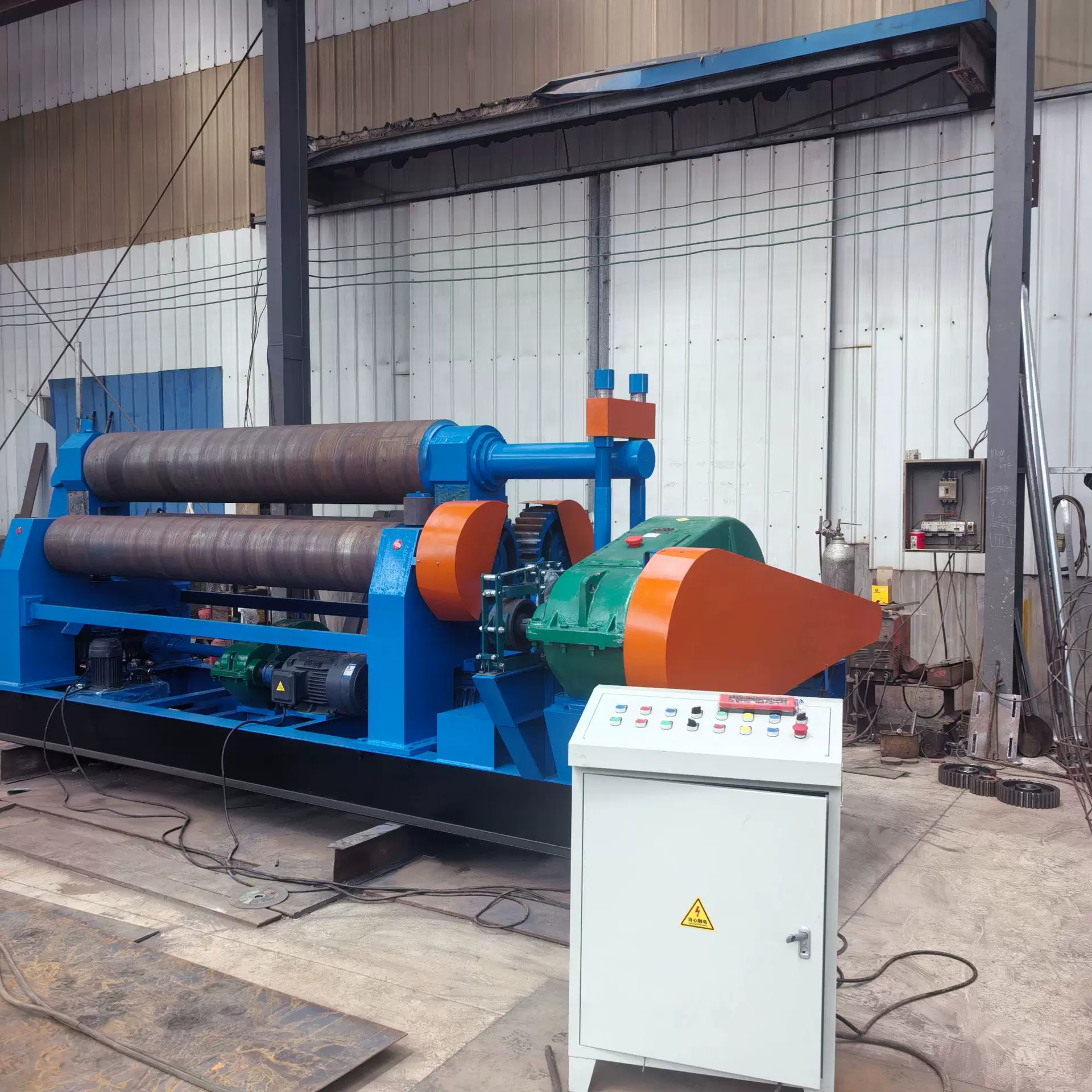 液压卷板机40+2500三辊卷板机实体厂家淄博金泽跨境