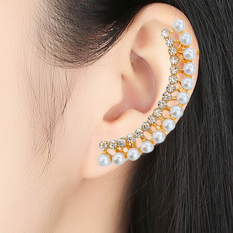 2022 new trend high-end pearl ear bone clip female European and American fashion Joker unilateral ear hanging earrings wholesale