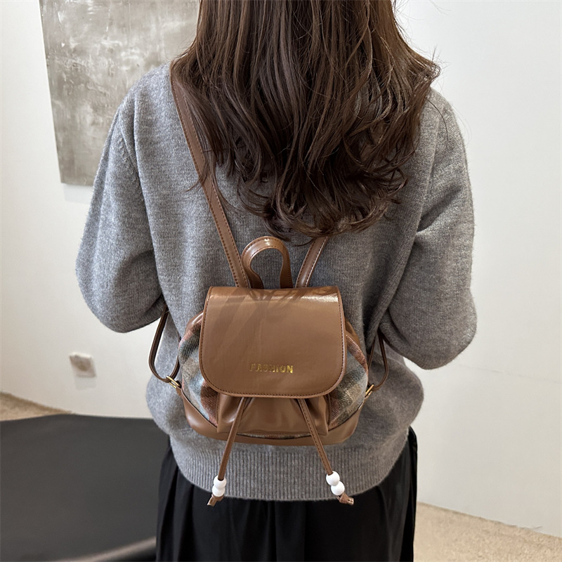 2024 invierno nuevo estilo de diseño de estilo extranjero en la nueva mochila de gran capacidad para estudiantes de viaje ocio mochila de hombro único