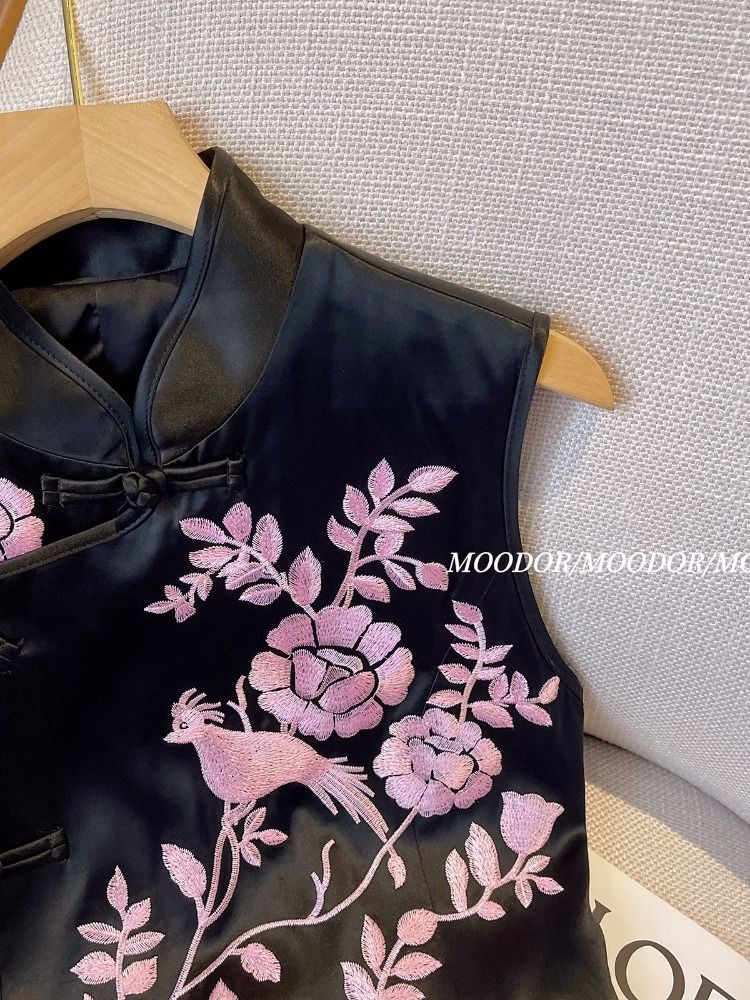 2023 verano estilo chino de alta calidad chaleco negro con hebilla bordado acetato satén superior mujeres Tang traje chaleco