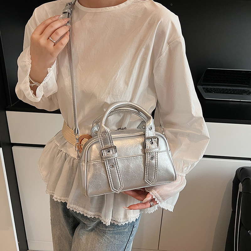 Bolso de bolos portátil para mujer 2025 nuevo bolso de almohada de nicho coreano de moda bolso de mensajero de hombro con ins de todo fósforo