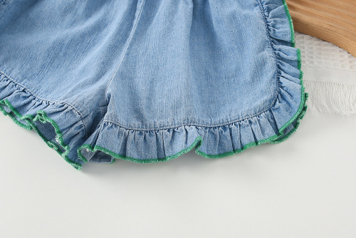 Soft denim shorts with floral details for summer, versatile and breathable, suitable for girls' summer hot pants.