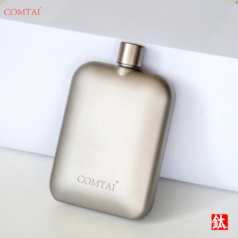 COMTAI - Botella de Vino Cuadrada Portátil de Titanio Puro, Juego de Vino de Alta Gama para Viajes al Aire Libre, Estilo Retro de Lujo Ligero, 200 ml