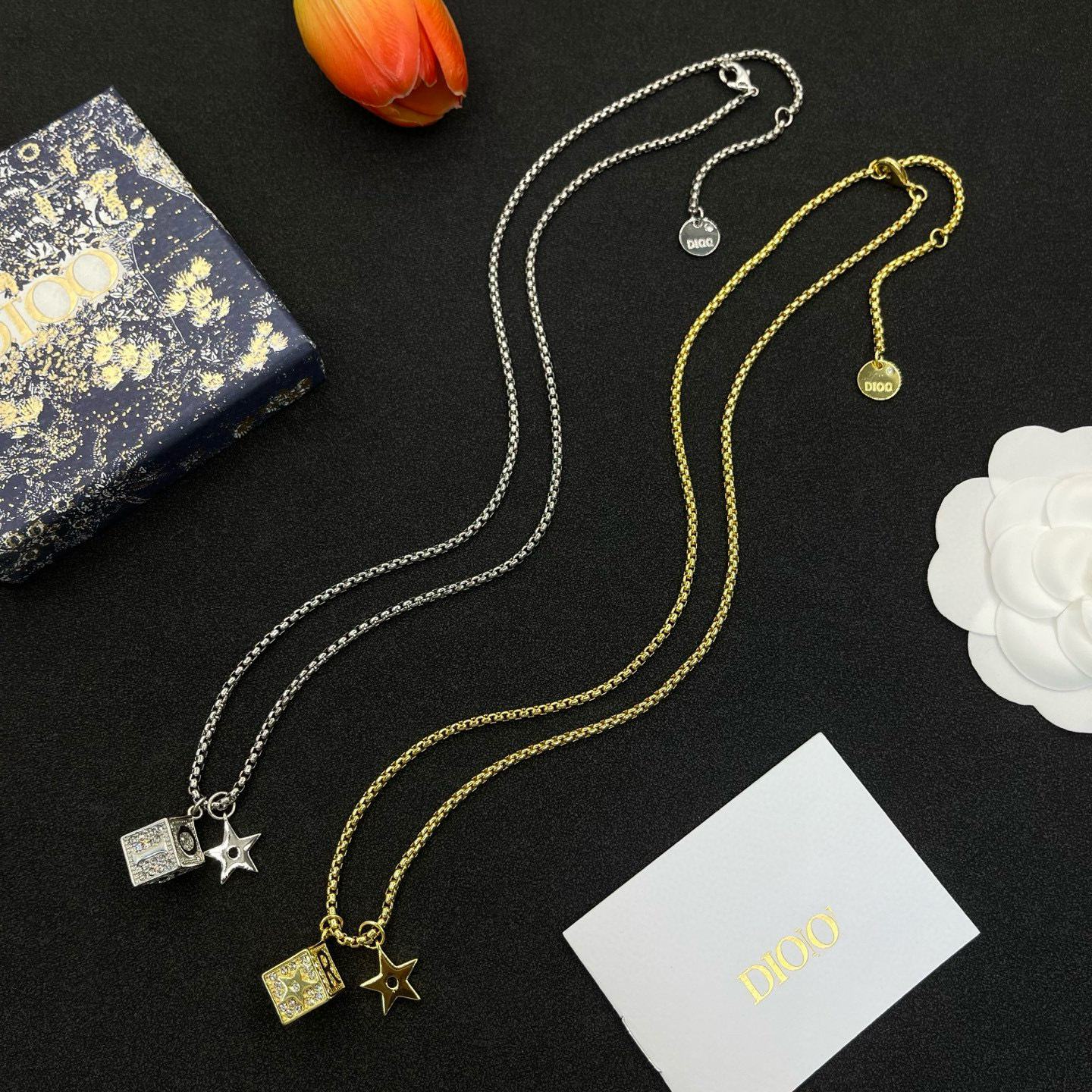 Bijou talisman de protection 2025, nouveau collier en laiton pour femmes, vente en gros, bijou de niche inaltérable, style Instagram, pendentif carré plaqué or._voghion.com