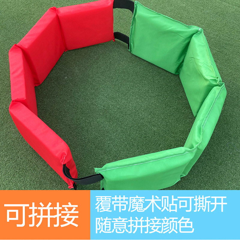 幼稚園の戦車は子供を連れています。|undefined