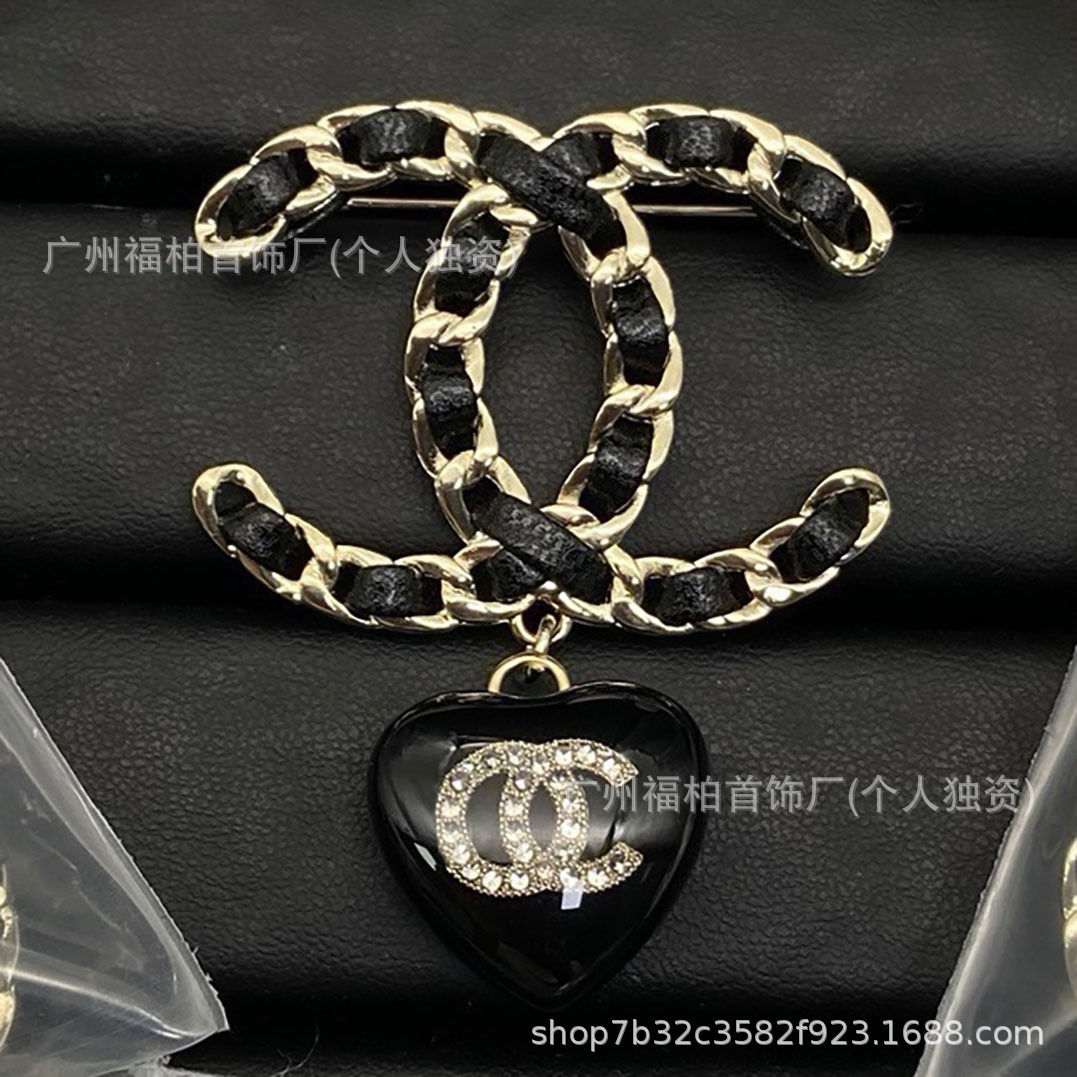 Chanel Double C Fragrance Star Heart Pearl Rhinestone Enamel Brooch Vintage Style High-End Brooch Collection