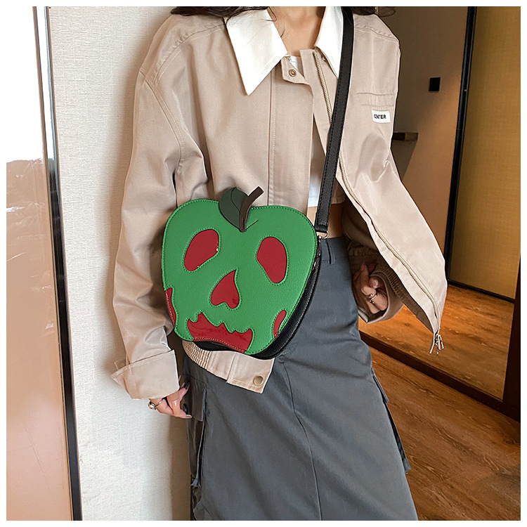 Borsa di Halloween transfrontaliera Borsa da donna con tracolla personalizzata con teschio e mela 2023 Nuova borsa a tracolla con colore a contrasto di commercio estero alla moda_voghion.com