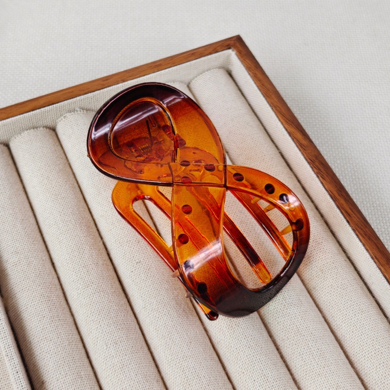 8cm glossy amber figure 8 clip