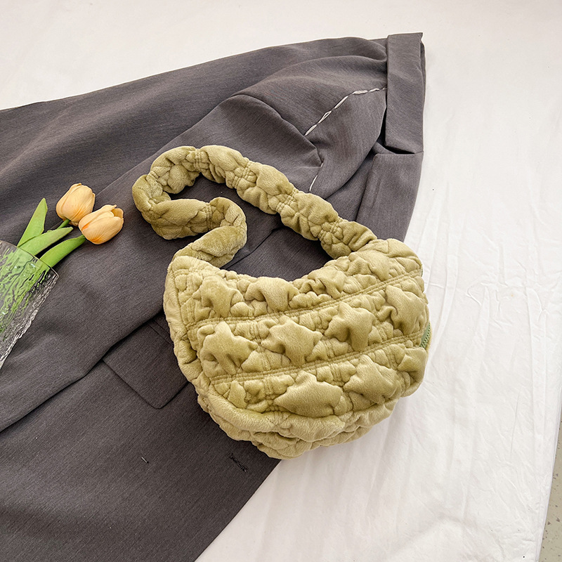 Nuevas nubes plisadas envuelven a las mujeres han bangchao nicho terciopelo envuelve albóndigas casuales envueltas en moda envueltas en un hombro y axilas