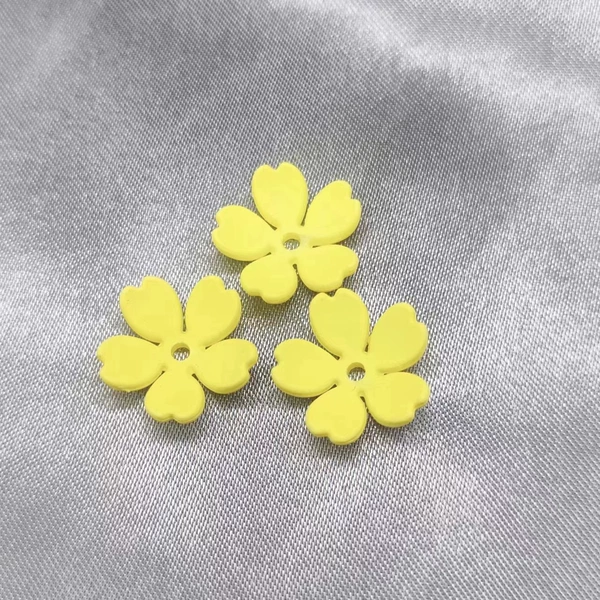Yellow five -petal