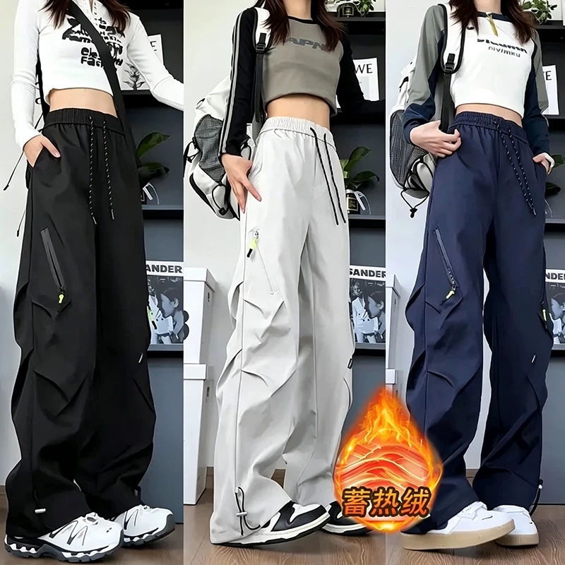 Windproof and waterproof cargo pants, new autumn/winter styles for men and women, featuring side zippers, a high-street design, fleece lining, and suitable for casual wear, work, travel, and hiking Windproof and waterproof cargo pants, new autumn/winter styles for men and women, featuring side zippers, a high-street design, fleece lining, and suitable for casual wear, work, travel, and hiking