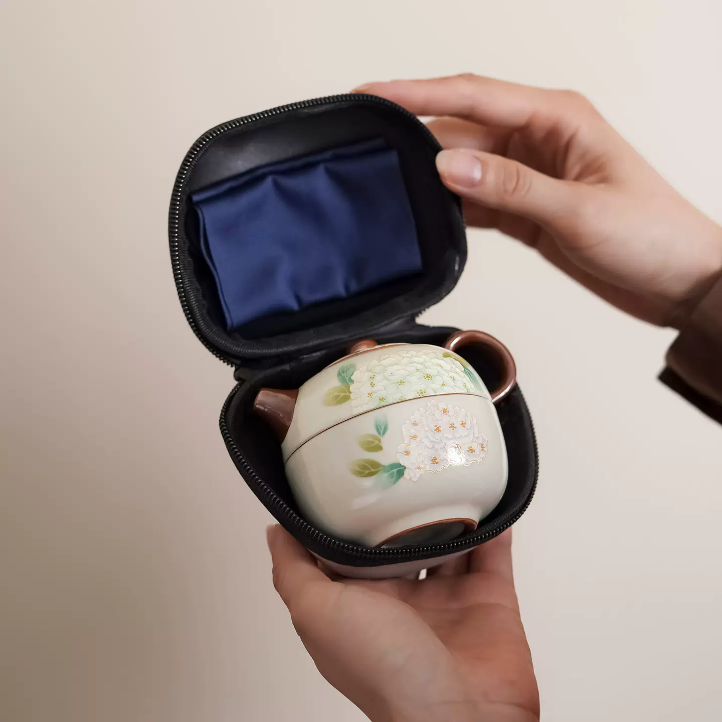 米黄汝窑便携式茶壶陶瓷一壶一杯户外旅游复古手抓壶旅行茶具套装